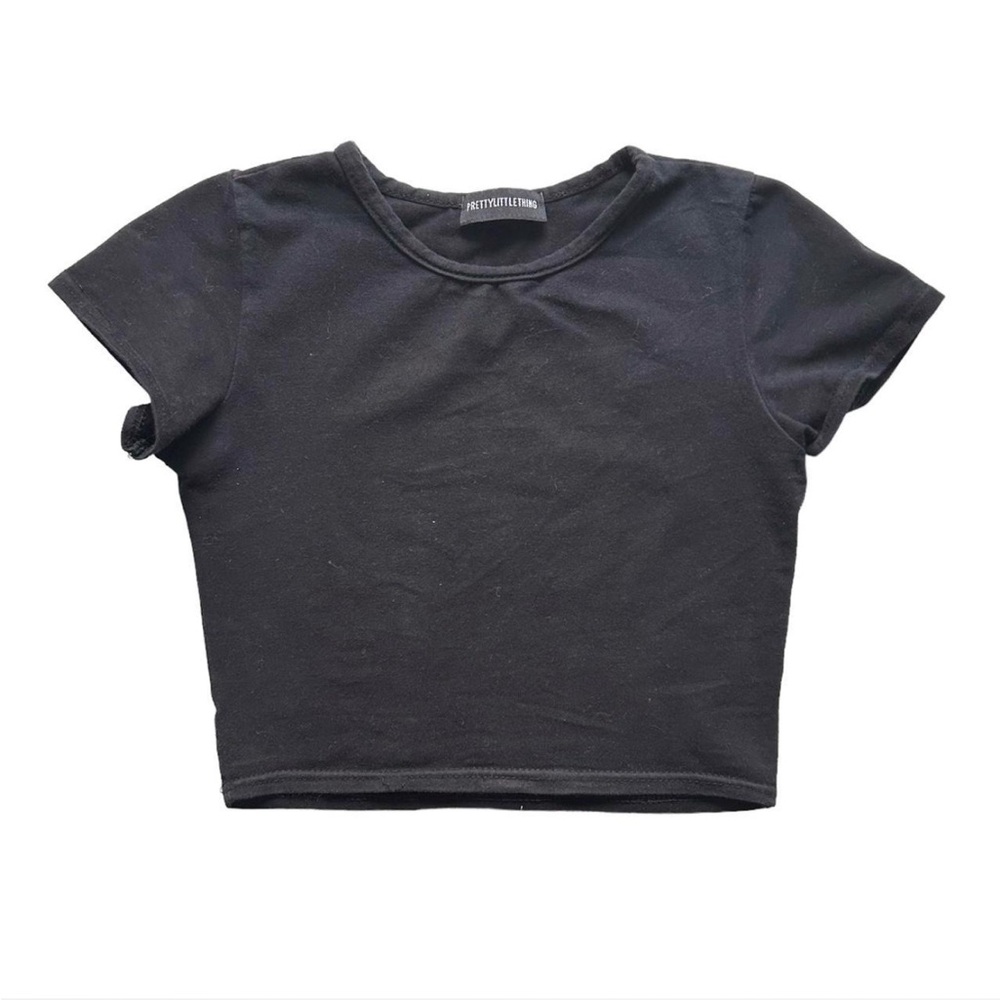 PrettyLittleThing Black Fitted Crop Tee